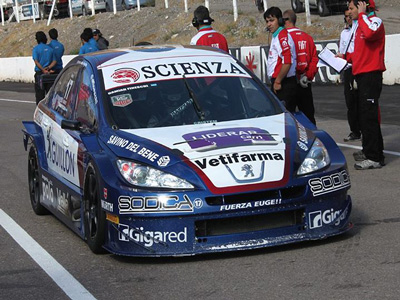 El Peugeot de Fineschi tuvo problemas en la final disputada en Termas.