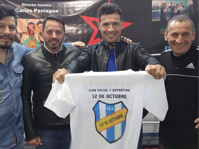 Sergio Maravilla Martínez visitó el gimnasio que dirige su primer entrenador en el Club Social y Deportivo 12 de Octubre.