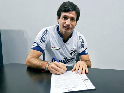 Chirola Romero firmó contrató y confirmó su regreso al Cervecero.
