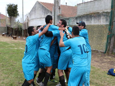 Los chicos de fútbol, uno de los tantos festejos quilmeños en Mardel.