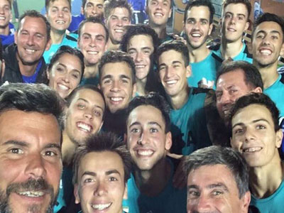 Ronconi saca la selfie en la previa del debut mundialista para Los Leoncitos.