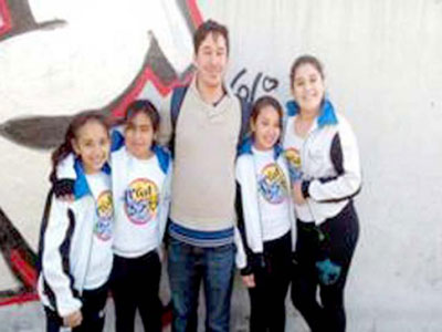 Las chicas y su profesor, antes de la competencia en Concepción del Uruguay.