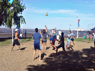 El Beach Vóley, una de las actividades para disfrutar en la Ribera.
