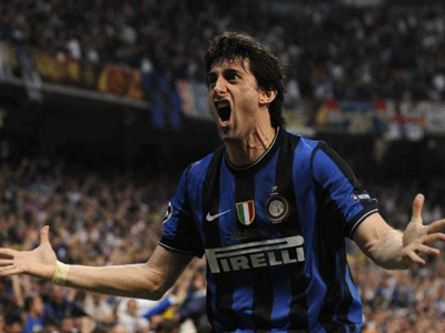 Milito festeja uno de los goles, con los que Inter ganó la Champions.
