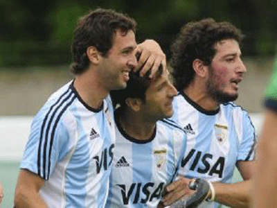 Los argentinos festejan uno de los tantos del equipo frente a Irlanda.
