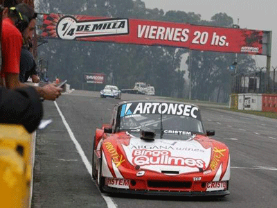 Gran victoria de Giallombardo en La Plata, que lo dejó a un paso del título.