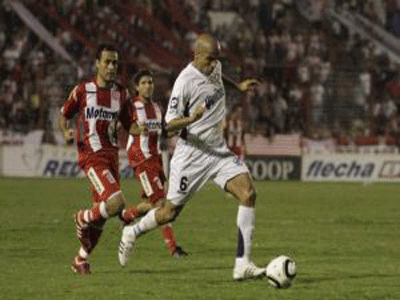 El uruguayo Rodríguez al igual que muchos de sus compañeros, no mostraron un buen nivel en Tucumán.
