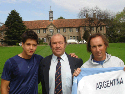 Paz, junto con Piersanti y García en el Colegio St. George's.