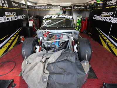 El Ford de Giallombardo en plena preparación de una nueva carrera.