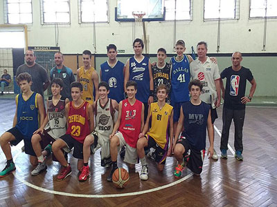 El equipo metropolitano, con Franco Actis, que está jugando en Mendoza.