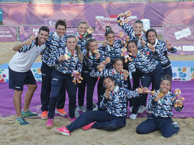 El equipo femenino de Beach Handball con la medalla de oro... ¡campeonas olímpicas!