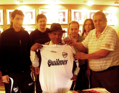 El cacique Francisco Chaile visitó las instalaciones del Club Quilmes y se reunió con sus autoridades.