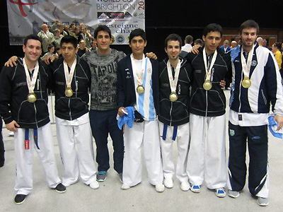 Todas las medallas conquistadas por los chicos entrenados en el club Juventud de Bernal.