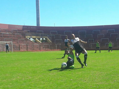 El Mate fue superado por Estudiantes de Buenos Aires en el Bajo Flores.