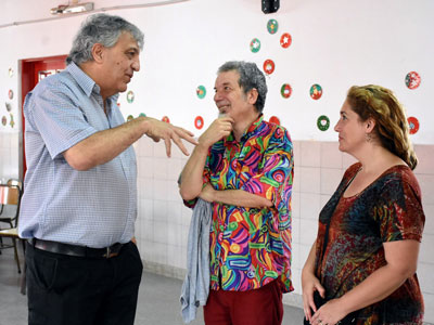 Mario Lozano en su visita al CEC N° 801, que está ubicado en la ribera.