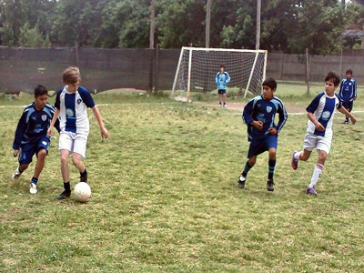 Los chicos disfrutaron de una jornada a puro fútbol.