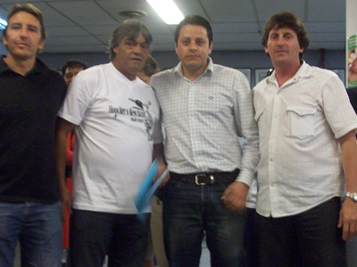 El Indio junto al Director de Deportes, Raúl Molnar, y David Gutiérrez, Secretario Privado del Municipio.
