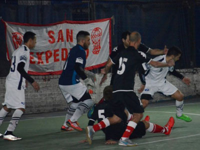 El Unión Ezpeleta logró una cómoda victoria en su cancha ante Huracán.