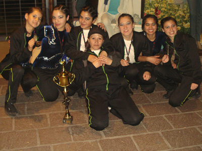 El grupo de chicas de la Escuela Municipal que terminaron en segundo lugar.