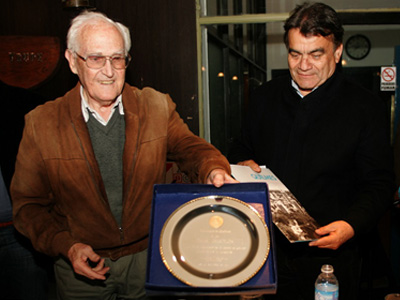 NAUTICA: Jorge Heguilor, creador del velero más popular del país, fue reconocido como Personalidad Destacada de la Ciudad.