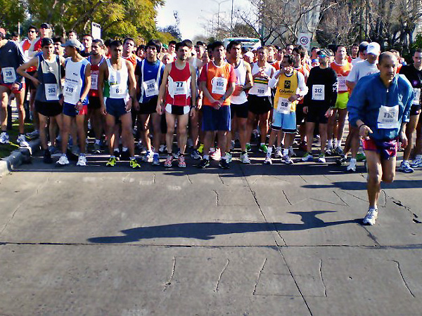 ¡Qué participación! Más de 500 atletas y vecinos corrieron por la ciudad.