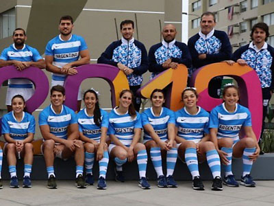 Planteles de las selecciones de rugby que este viernes debutaron en Lima.