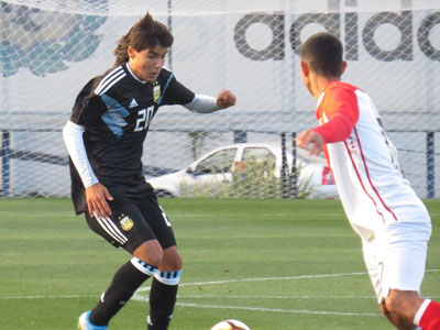 Luka Romero Bezzana en acción en uno de los partidos amistosos ante Perú.