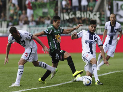 Una escena del decisivo partido entre Quilmes y Chicago en Mataderos.