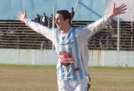 Solferino, frente a San Martín, llegó a los 21 tantos en el torneo.