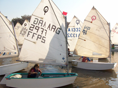 Cuatro jóvenes navegantes representaron al CNQ.