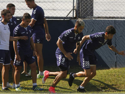 Los jugadores de Quilmes se preparan para disputar una verdadera final.