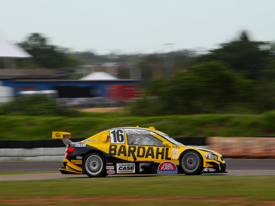 El auto de Giallombardo en plena carrera en Río Grande do Sul.