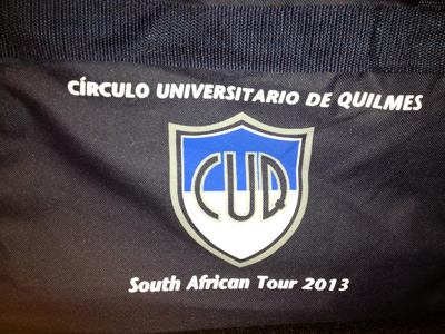 La camiseta y el logo que el equipo usará durante la gira.