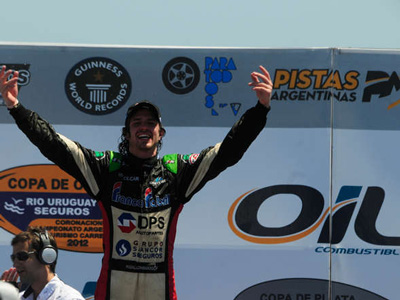 Giallombardo disfruta en el podio del título conseguido en el TC.