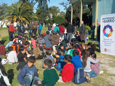La UNQ llevó a cabo su 1º Jornada Deportivo-Recreativa en el barrio Villa Luján.
