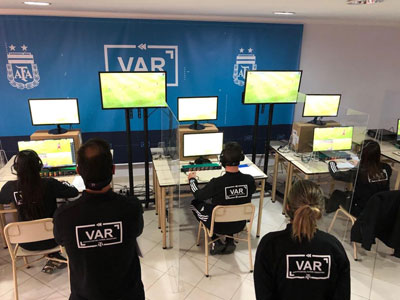 Las pruebas acercan la llegada del VAR al fútbol argentino.