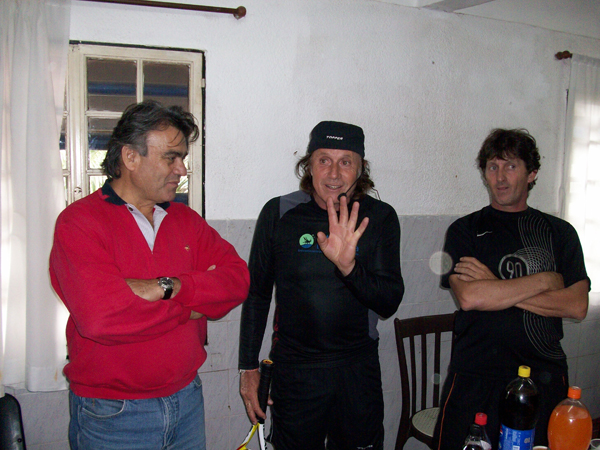 El intendente Francisco Gutierrez, junto a Vilas el Director de Deportes, Raúl Molnar.